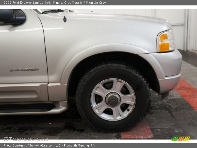 Mineral Grey Metallic / Midnight Grey 2002 Ford Explorer Limited 4x4