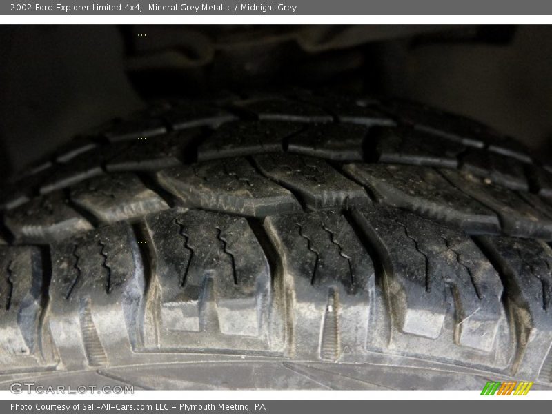Mineral Grey Metallic / Midnight Grey 2002 Ford Explorer Limited 4x4