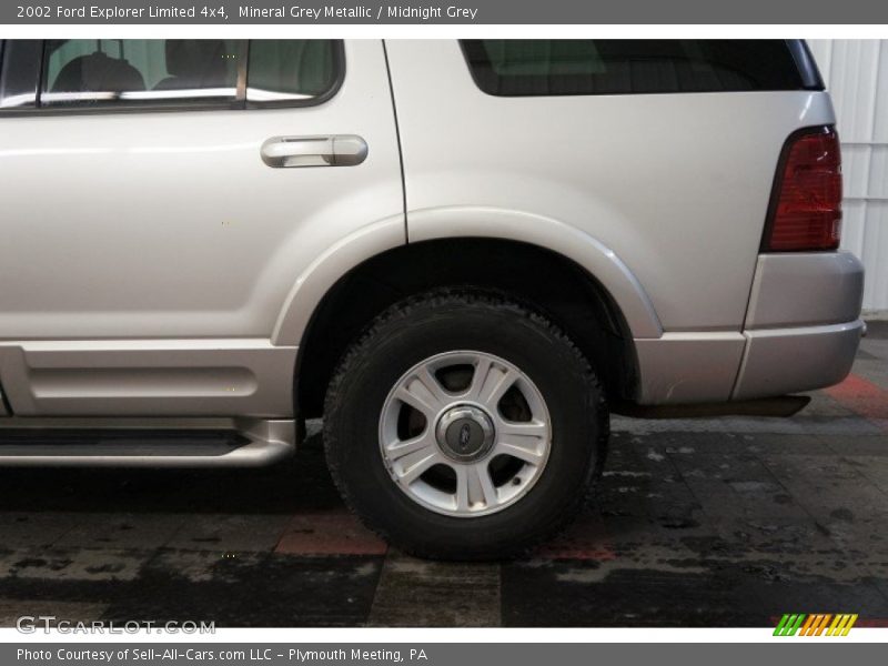 Mineral Grey Metallic / Midnight Grey 2002 Ford Explorer Limited 4x4