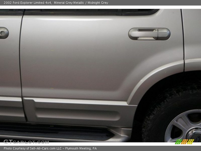 Mineral Grey Metallic / Midnight Grey 2002 Ford Explorer Limited 4x4