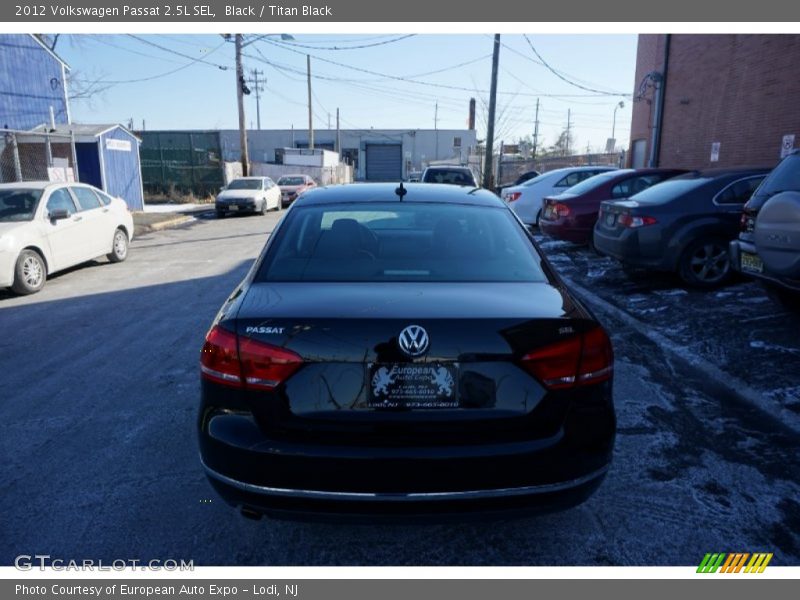 Black / Titan Black 2012 Volkswagen Passat 2.5L SEL