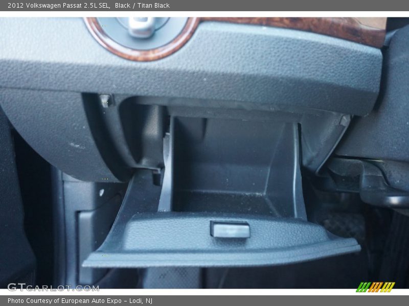 Black / Titan Black 2012 Volkswagen Passat 2.5L SEL