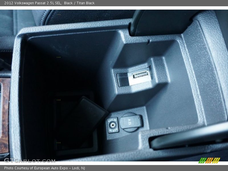 Black / Titan Black 2012 Volkswagen Passat 2.5L SEL