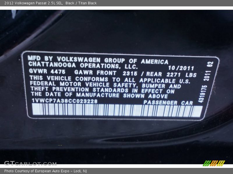 Black / Titan Black 2012 Volkswagen Passat 2.5L SEL