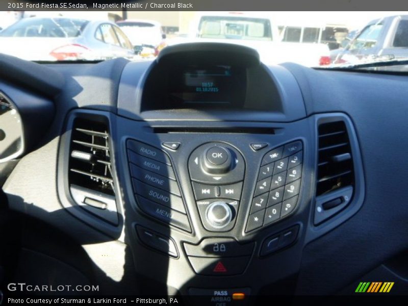 Magnetic Metallic / Charcoal Black 2015 Ford Fiesta SE Sedan