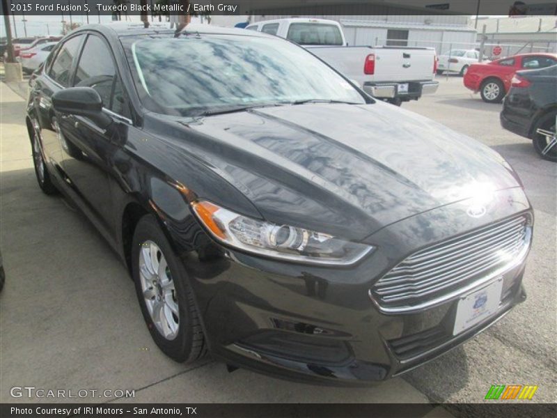 Tuxedo Black Metallic / Earth Gray 2015 Ford Fusion S
