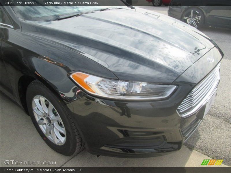 Tuxedo Black Metallic / Earth Gray 2015 Ford Fusion S