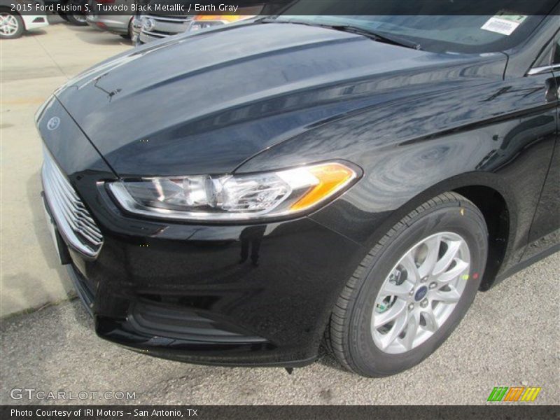 Tuxedo Black Metallic / Earth Gray 2015 Ford Fusion S