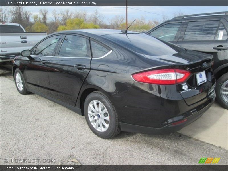 Tuxedo Black Metallic / Earth Gray 2015 Ford Fusion S