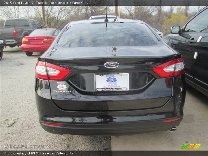 Tuxedo Black Metallic / Earth Gray 2015 Ford Fusion S