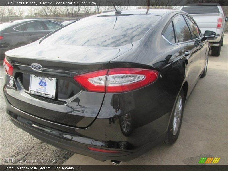 Tuxedo Black Metallic / Earth Gray 2015 Ford Fusion S