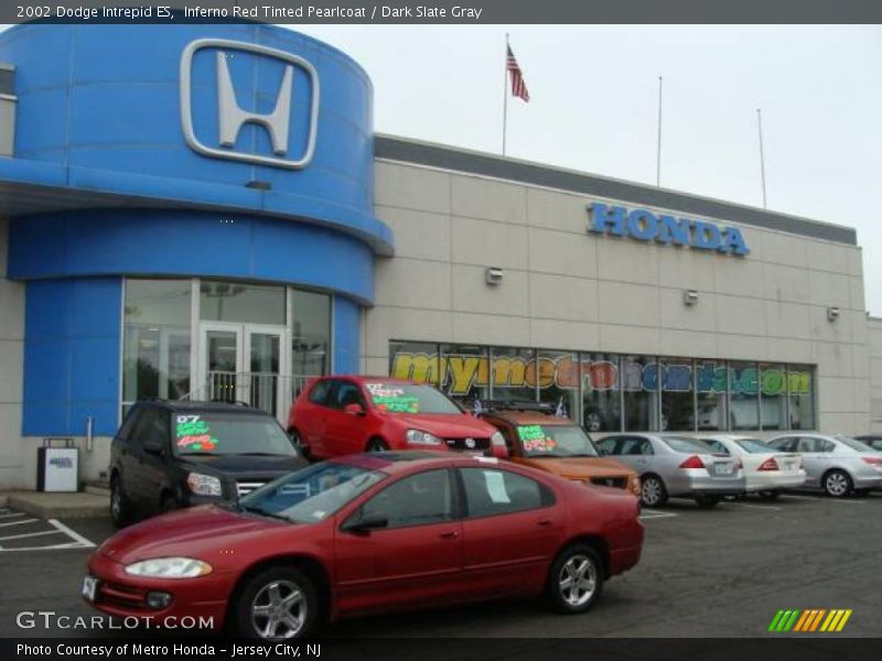 Inferno Red Tinted Pearlcoat / Dark Slate Gray 2002 Dodge Intrepid ES