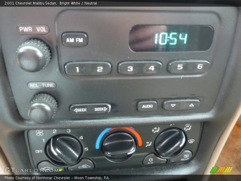 Bright White / Neutral 2001 Chevrolet Malibu Sedan
