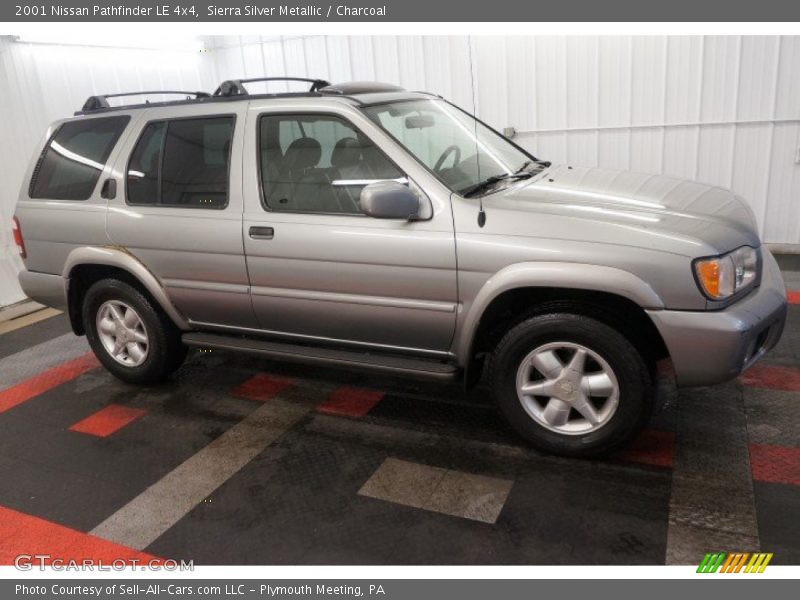 Sierra Silver Metallic / Charcoal 2001 Nissan Pathfinder LE 4x4