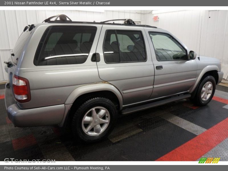 Sierra Silver Metallic / Charcoal 2001 Nissan Pathfinder LE 4x4