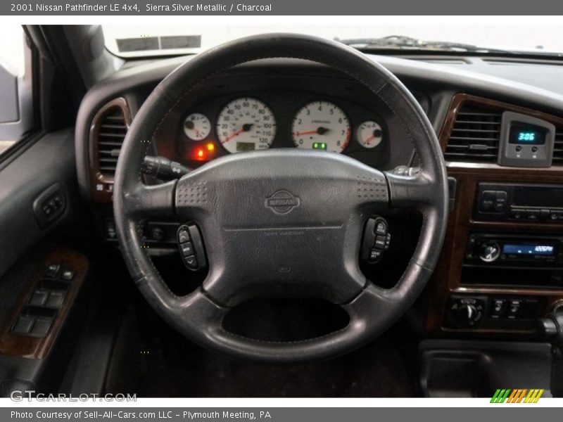 Sierra Silver Metallic / Charcoal 2001 Nissan Pathfinder LE 4x4