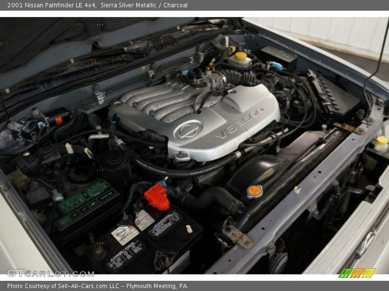 Sierra Silver Metallic / Charcoal 2001 Nissan Pathfinder LE 4x4