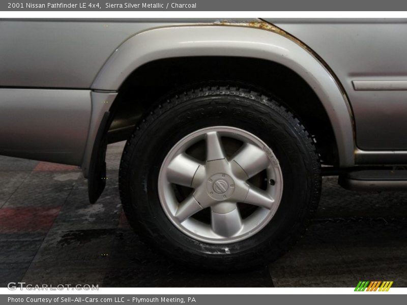 Sierra Silver Metallic / Charcoal 2001 Nissan Pathfinder LE 4x4