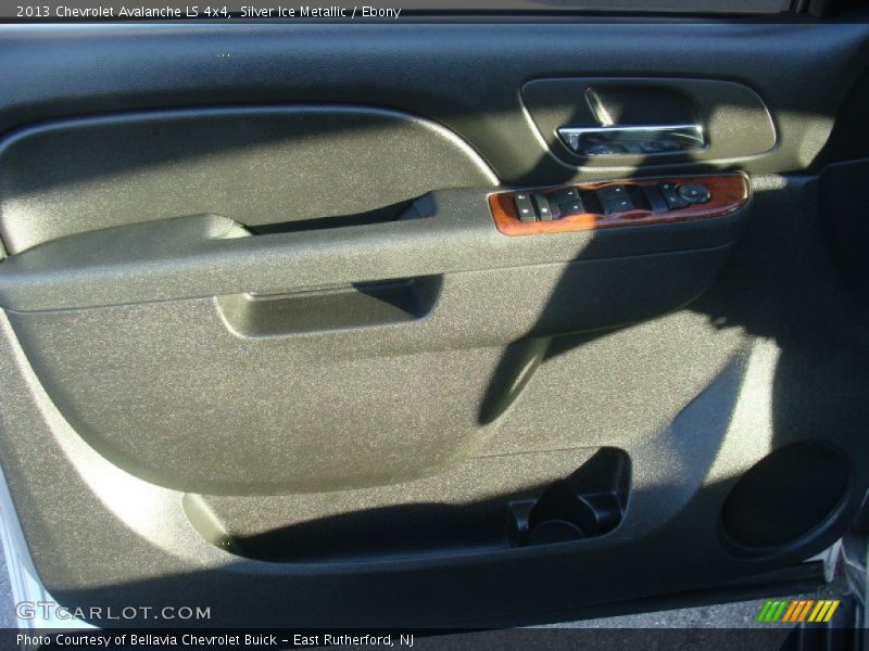 Silver Ice Metallic / Ebony 2013 Chevrolet Avalanche LS 4x4