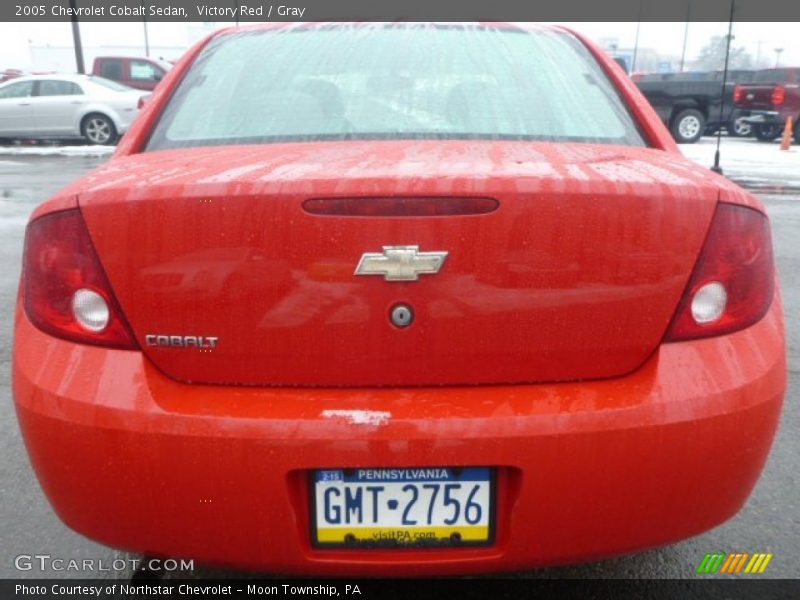 Victory Red / Gray 2005 Chevrolet Cobalt Sedan