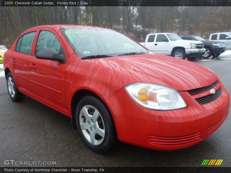 Victory Red / Gray 2005 Chevrolet Cobalt Sedan