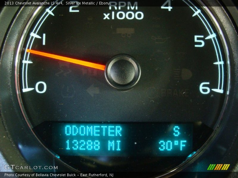 Silver Ice Metallic / Ebony 2013 Chevrolet Avalanche LS 4x4