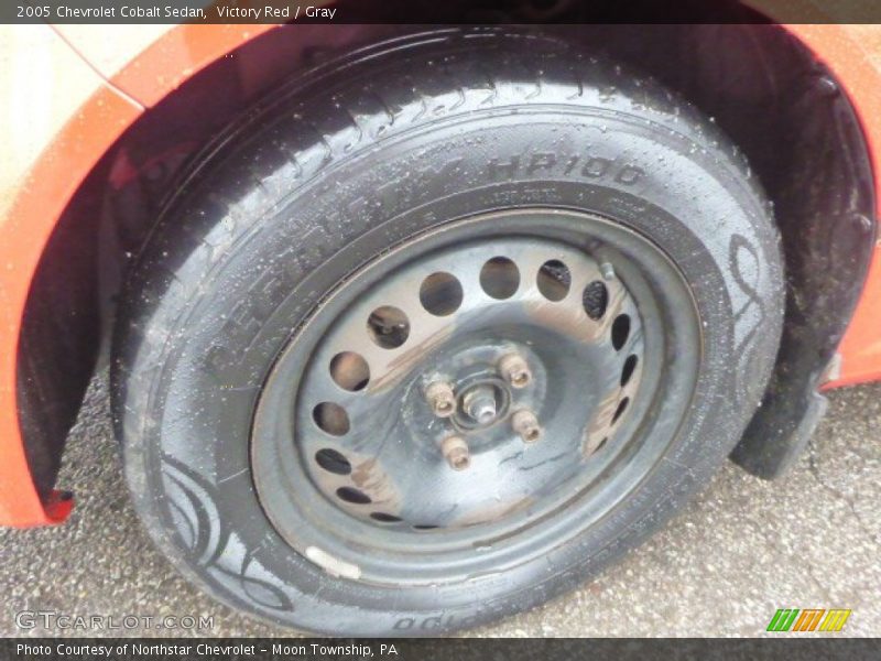 Victory Red / Gray 2005 Chevrolet Cobalt Sedan