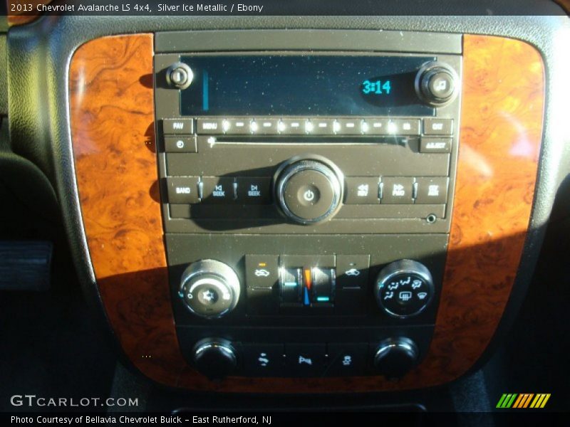 Silver Ice Metallic / Ebony 2013 Chevrolet Avalanche LS 4x4