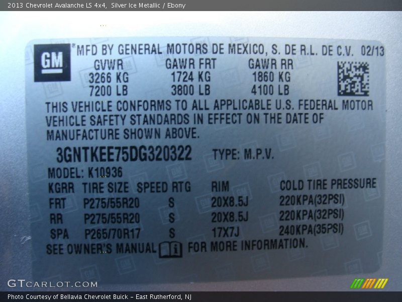 Silver Ice Metallic / Ebony 2013 Chevrolet Avalanche LS 4x4