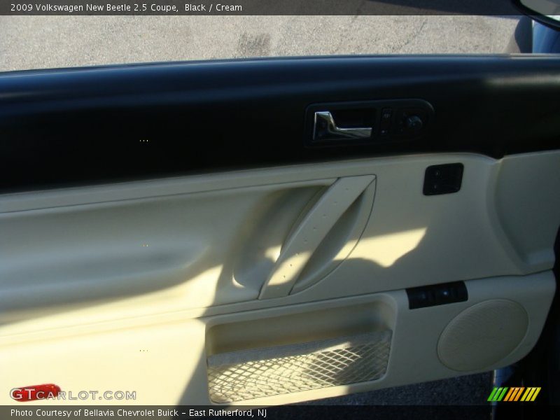 Black / Cream 2009 Volkswagen New Beetle 2.5 Coupe