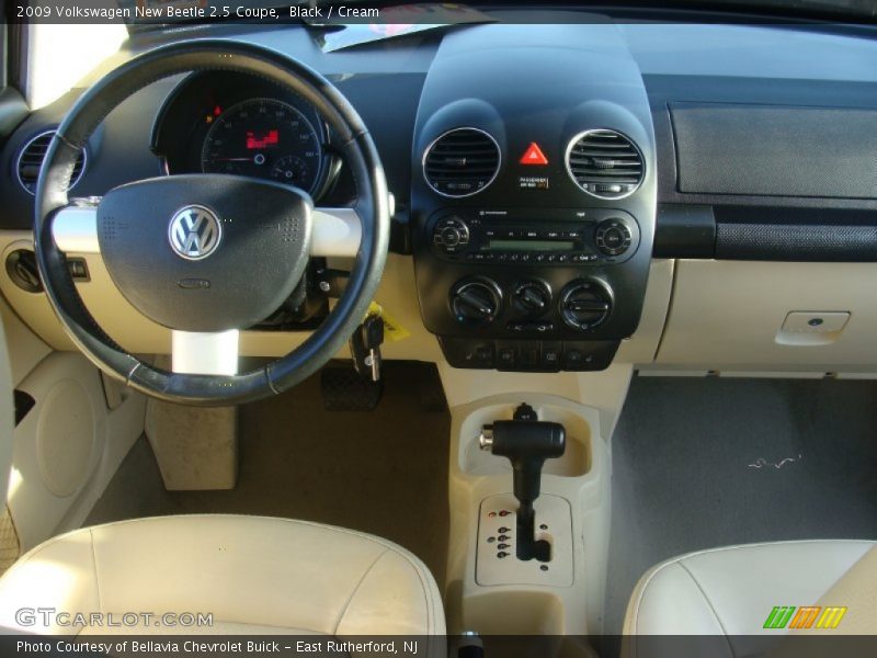Black / Cream 2009 Volkswagen New Beetle 2.5 Coupe