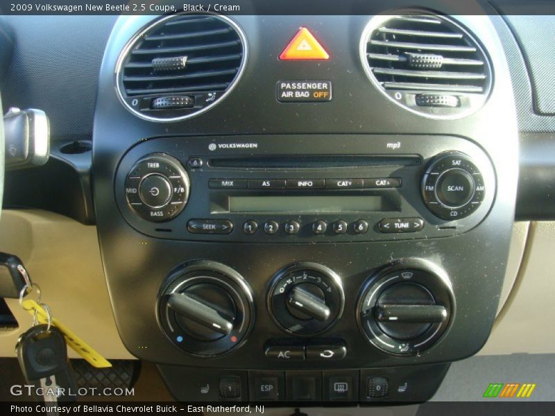 Black / Cream 2009 Volkswagen New Beetle 2.5 Coupe