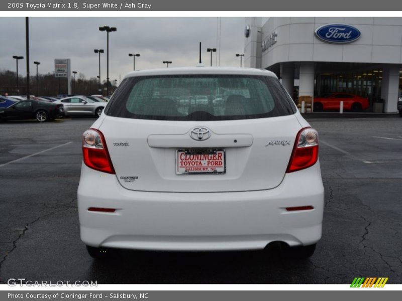 Super White / Ash Gray 2009 Toyota Matrix 1.8