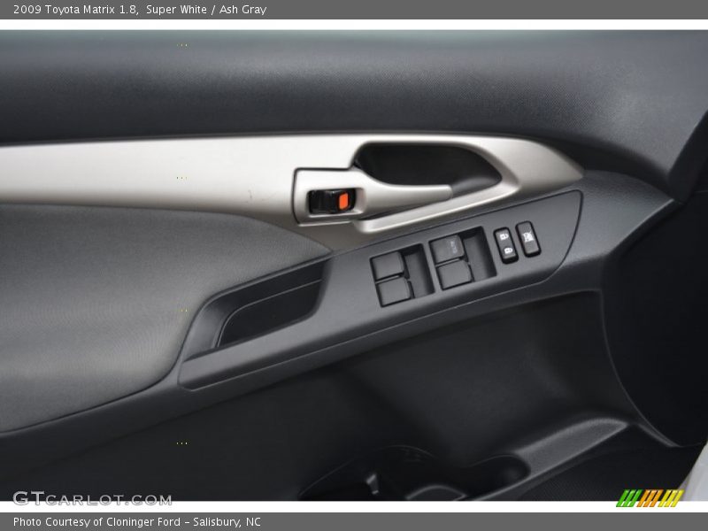 Super White / Ash Gray 2009 Toyota Matrix 1.8
