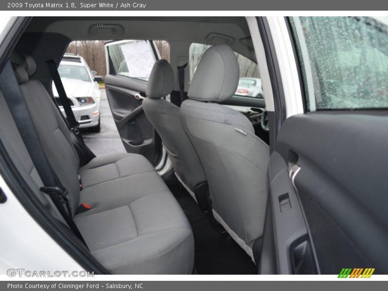 Super White / Ash Gray 2009 Toyota Matrix 1.8