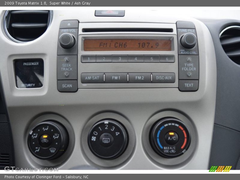 Super White / Ash Gray 2009 Toyota Matrix 1.8