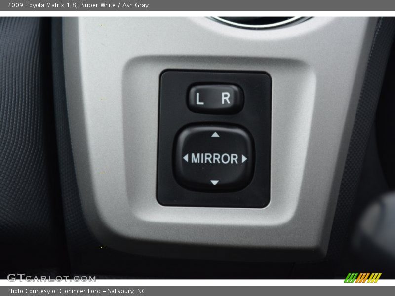 Super White / Ash Gray 2009 Toyota Matrix 1.8