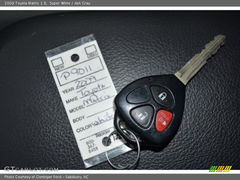 Super White / Ash Gray 2009 Toyota Matrix 1.8