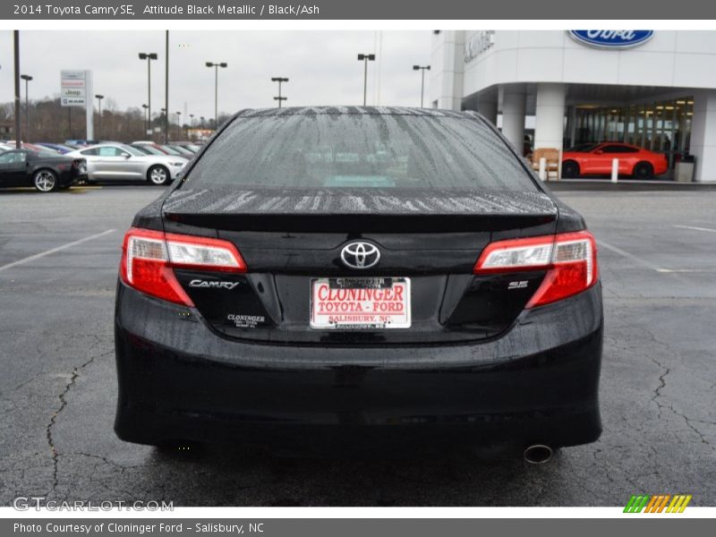 Attitude Black Metallic / Black/Ash 2014 Toyota Camry SE