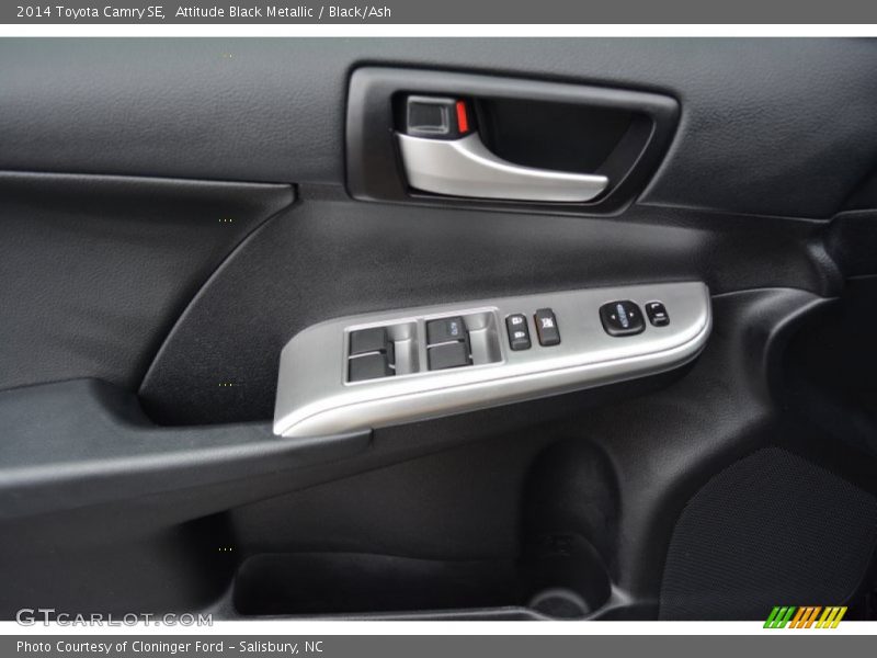 Attitude Black Metallic / Black/Ash 2014 Toyota Camry SE