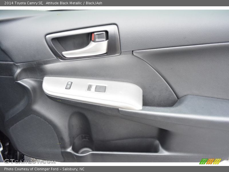 Attitude Black Metallic / Black/Ash 2014 Toyota Camry SE
