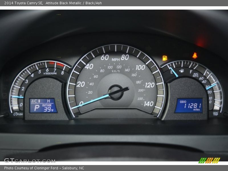 Attitude Black Metallic / Black/Ash 2014 Toyota Camry SE