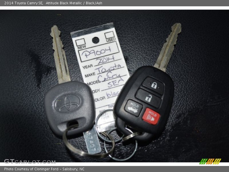 Attitude Black Metallic / Black/Ash 2014 Toyota Camry SE