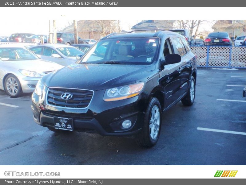 Phantom Black Metallic / Gray 2011 Hyundai Santa Fe SE AWD