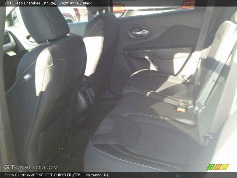 Bright White / Black 2015 Jeep Cherokee Latitude