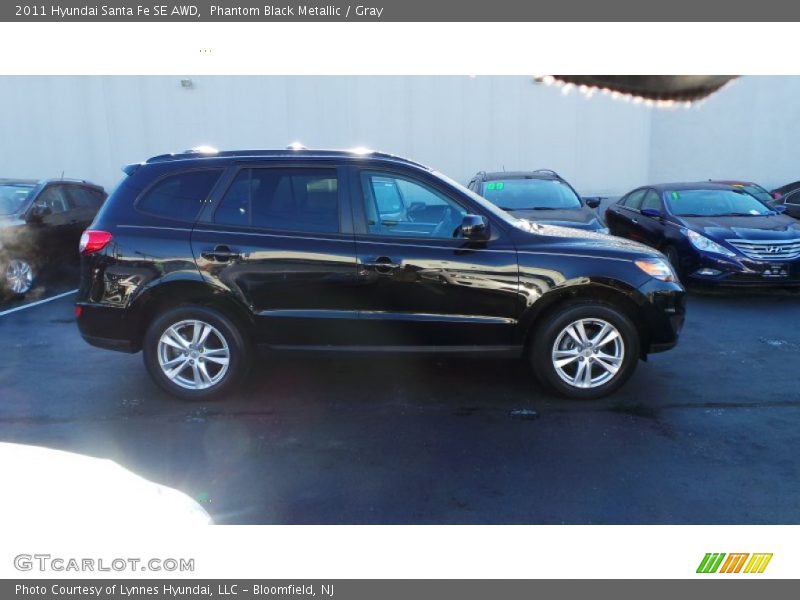 Phantom Black Metallic / Gray 2011 Hyundai Santa Fe SE AWD