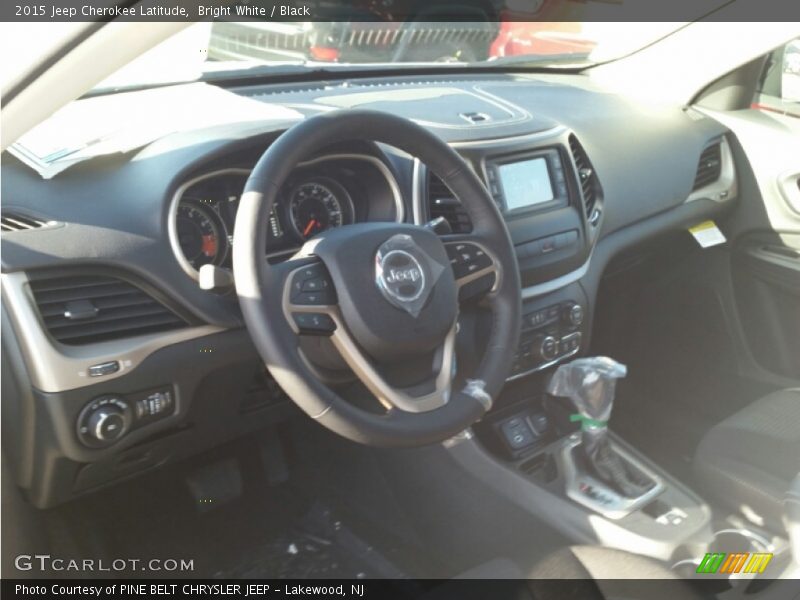 Bright White / Black 2015 Jeep Cherokee Latitude