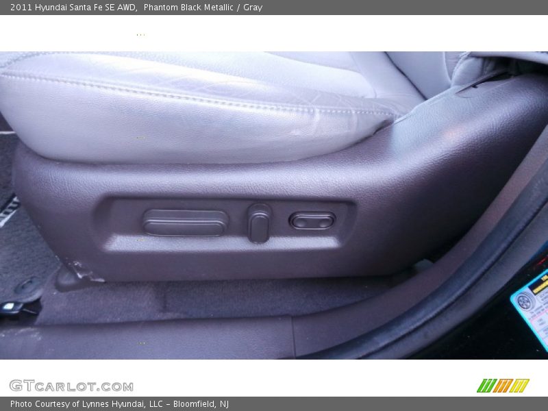 Phantom Black Metallic / Gray 2011 Hyundai Santa Fe SE AWD