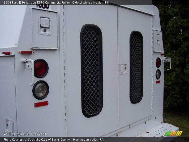 Oxford White / Medium Flint 2004 Ford E Series Van E350 Commercial Utility