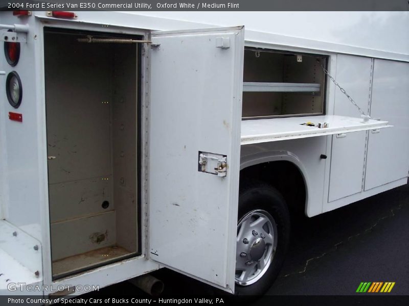 Oxford White / Medium Flint 2004 Ford E Series Van E350 Commercial Utility